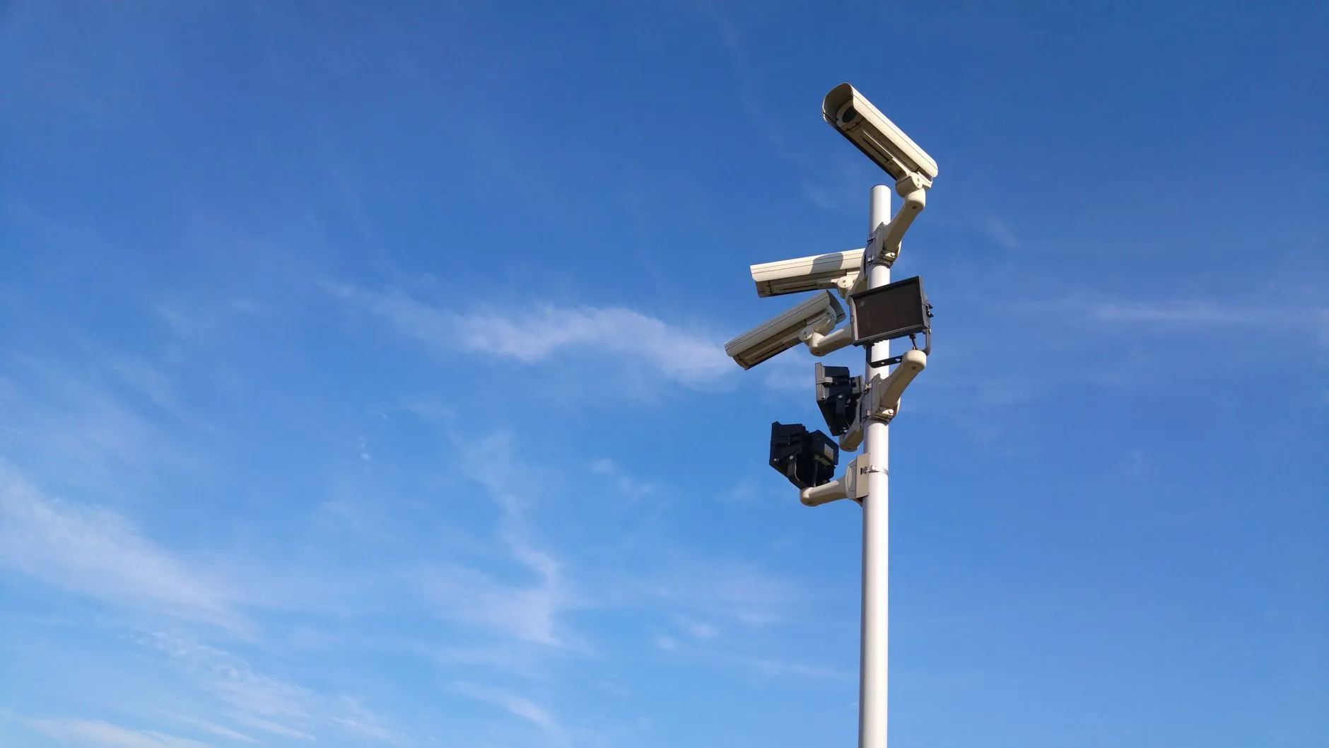 上海奥昌时工业触摸屏在自动化设备中的选型要点与匹配建议