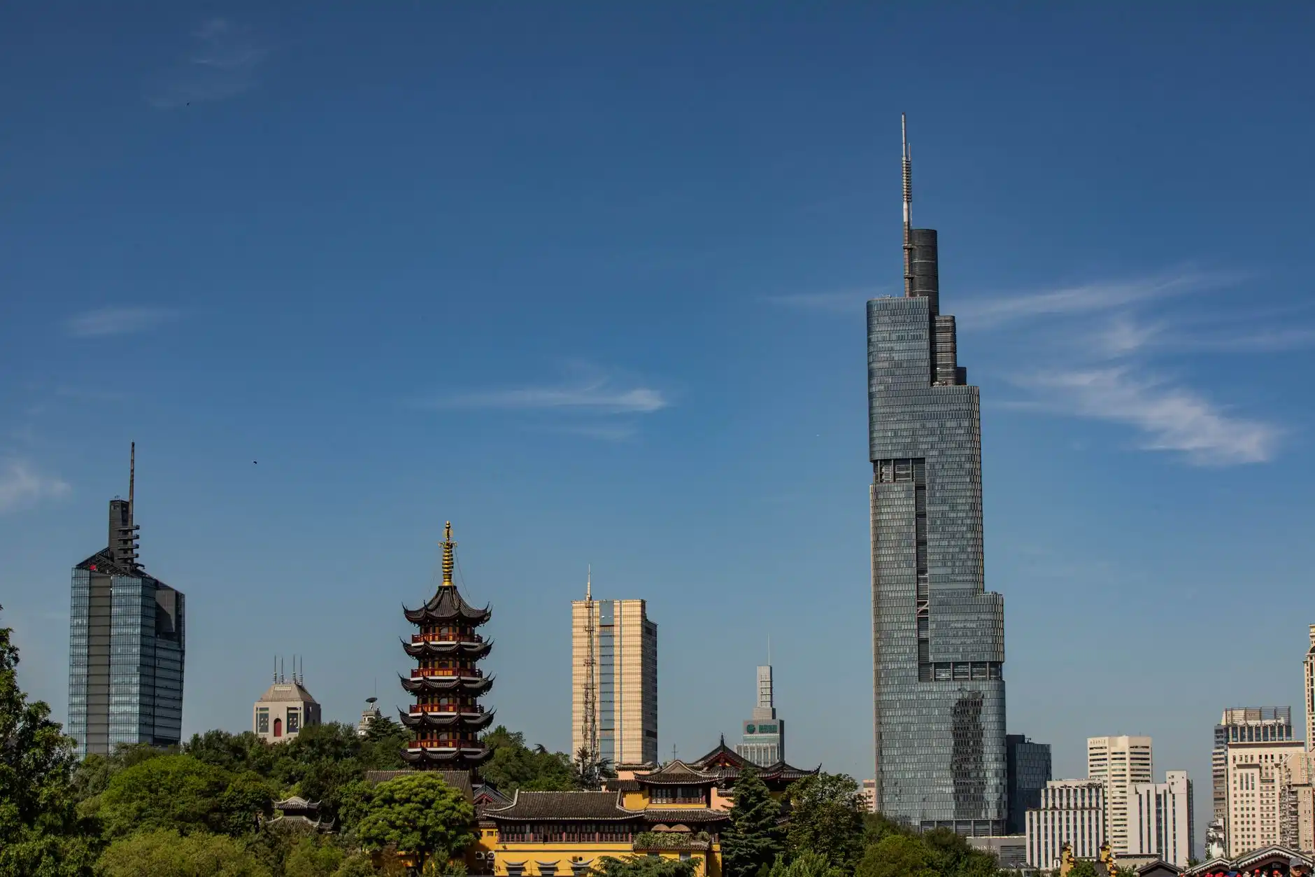 工业触摸屏高亮显示技术对HMI设备稳定性的影响分析