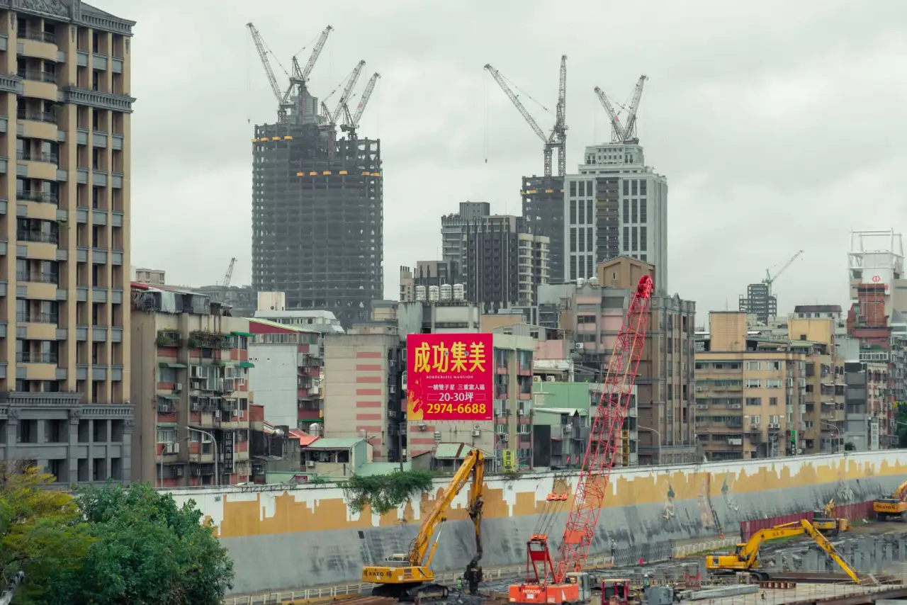 文本显示器与工业触摸屏的对比:如何匹配自动化设备需求