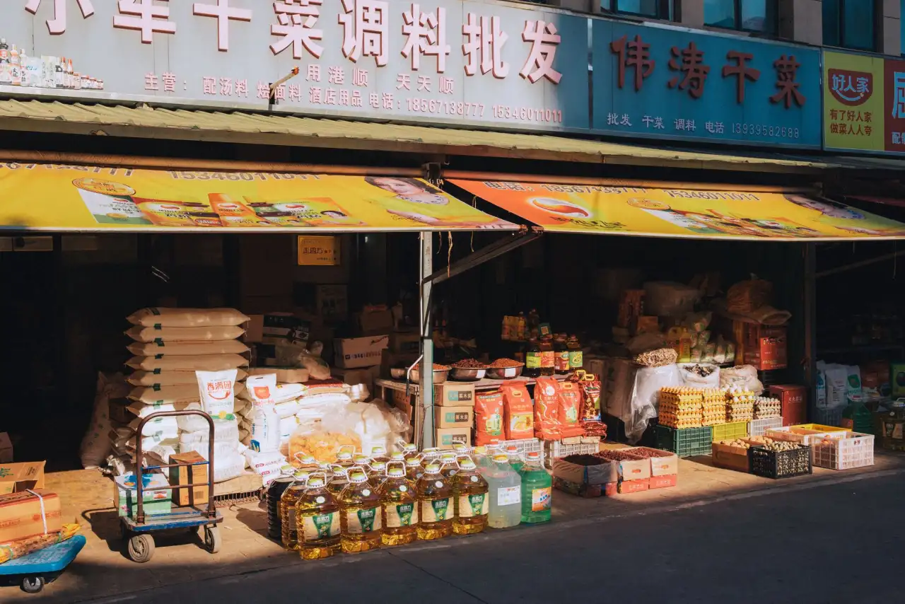 工业触摸屏在自动化设备中的高亮显示技术优势解析