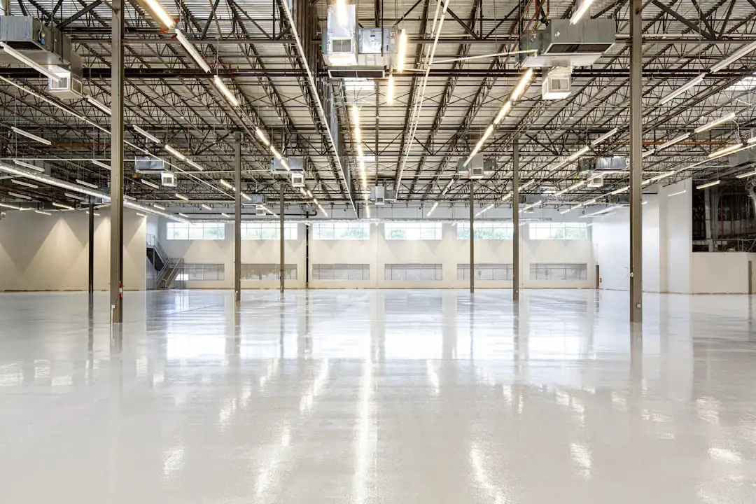 工业触摸屏与文本显示器选型要点及场景适配分析