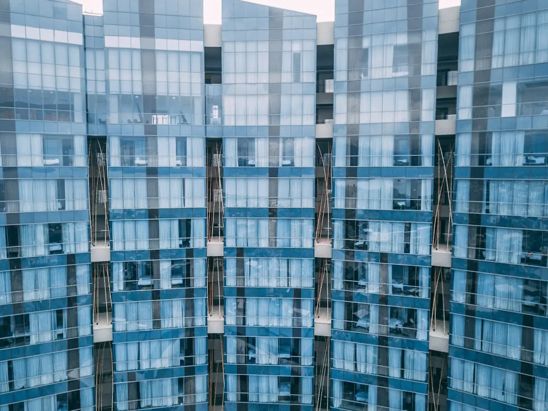 工业触摸屏与文本显示器在自动化设备中的选型对比分析