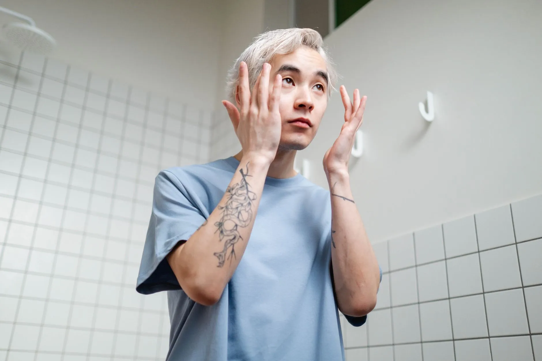 工业触摸屏在自动化设备中的高亮显示技术应用解析